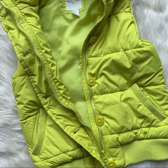 ❤️Forever21❤️Girls 10/12 Medium Hooded Puffer vest - Picture 2 of 4